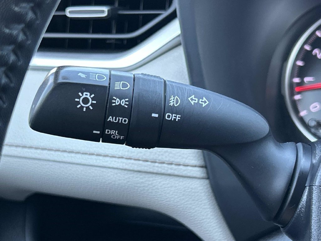 Used 2022 Toyota RAV4 XLE Premium AWD/4WD image 35