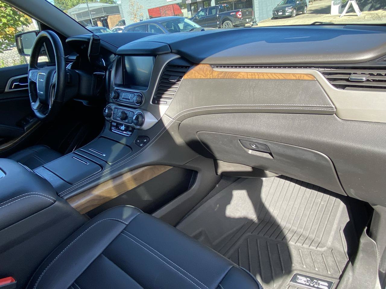 Used 2019 GMC Yukon Denali w/ Open Road Package AWD/4WD image 14