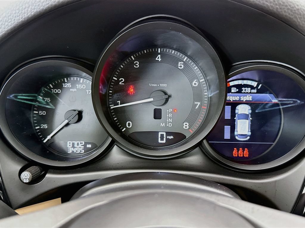 Certified 2025 Porsche Macan AWD/4WD image 34