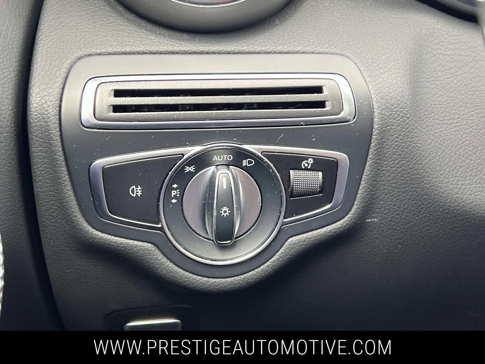 Used 2021 Mercedes-Benz C 300 4MATIC Sedan image 32