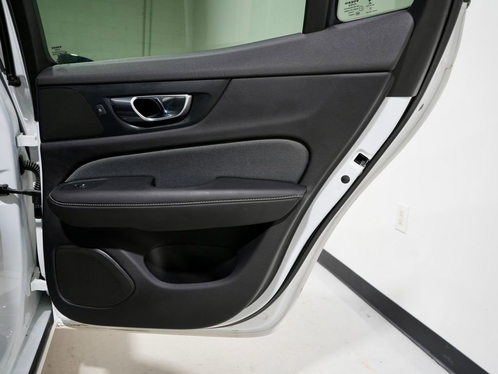 Used 2019 Volvo S60 T6 R-Design image 31