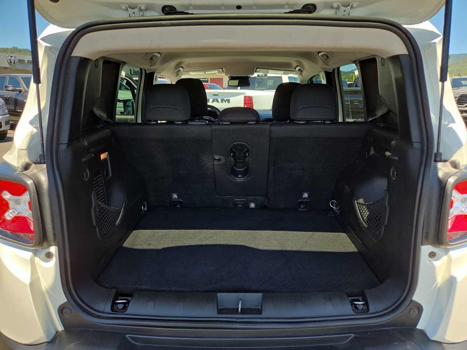 Used 2020 Jeep Renegade Altitude AWD/4WD image 27
