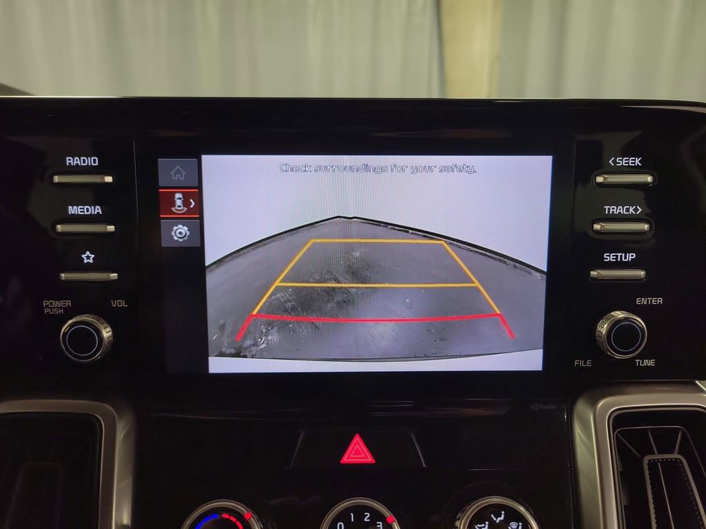 Used 2023 Kia Sorento LX image 19