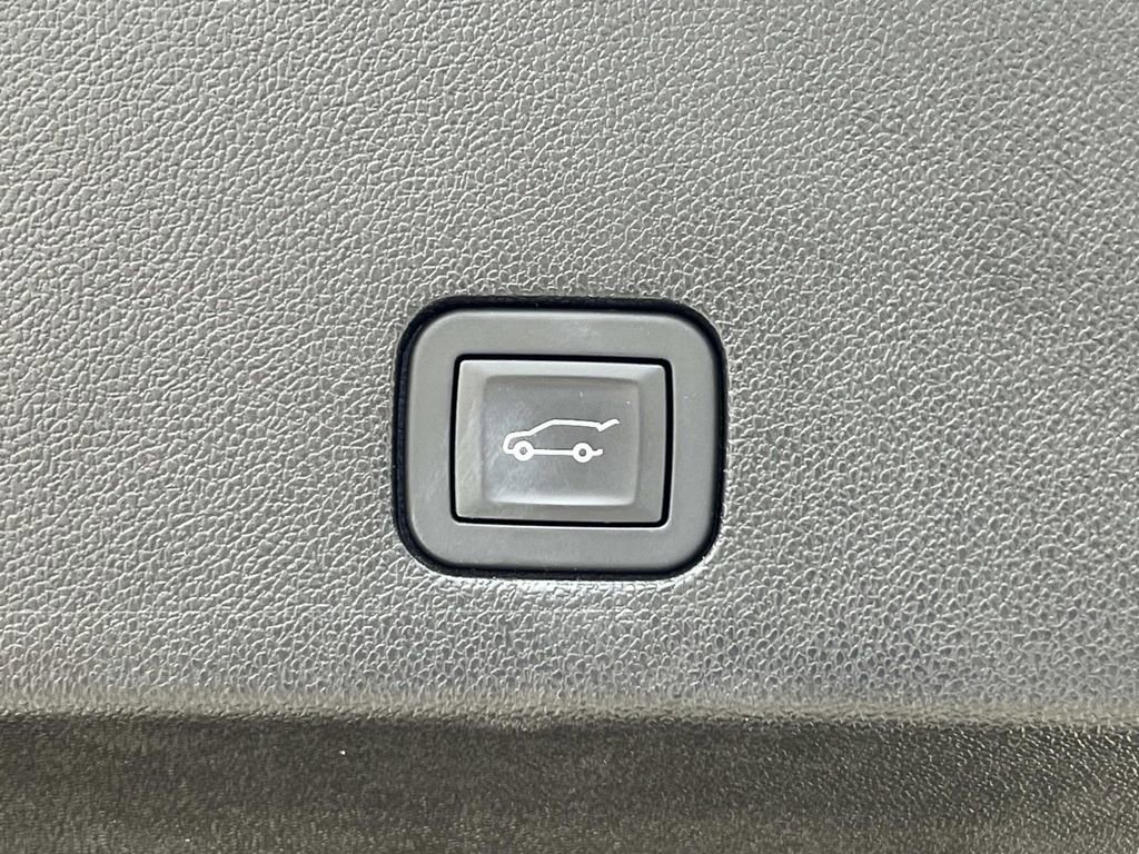 Certified 2025 Cadillac XT6 Premium Luxury w/ Platinum Package image 13