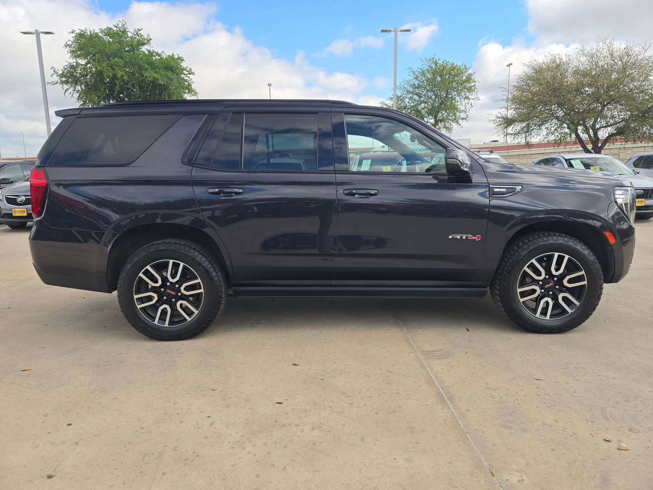 Used 2023 GMC Yukon AT4 image 2