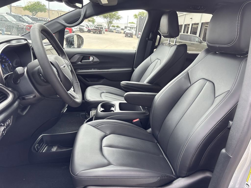 New 2026 Chrysler Pacifica Select image 23