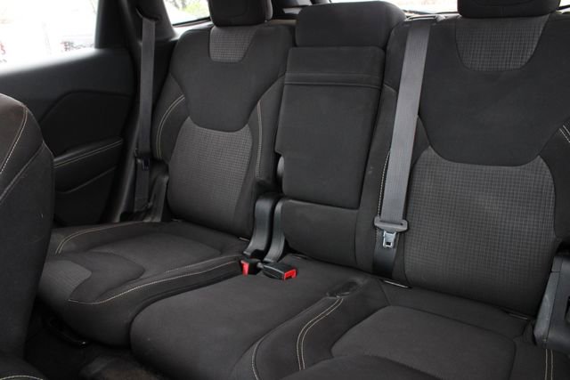 Used 2015 Jeep Cherokee Latitude FWD image 21