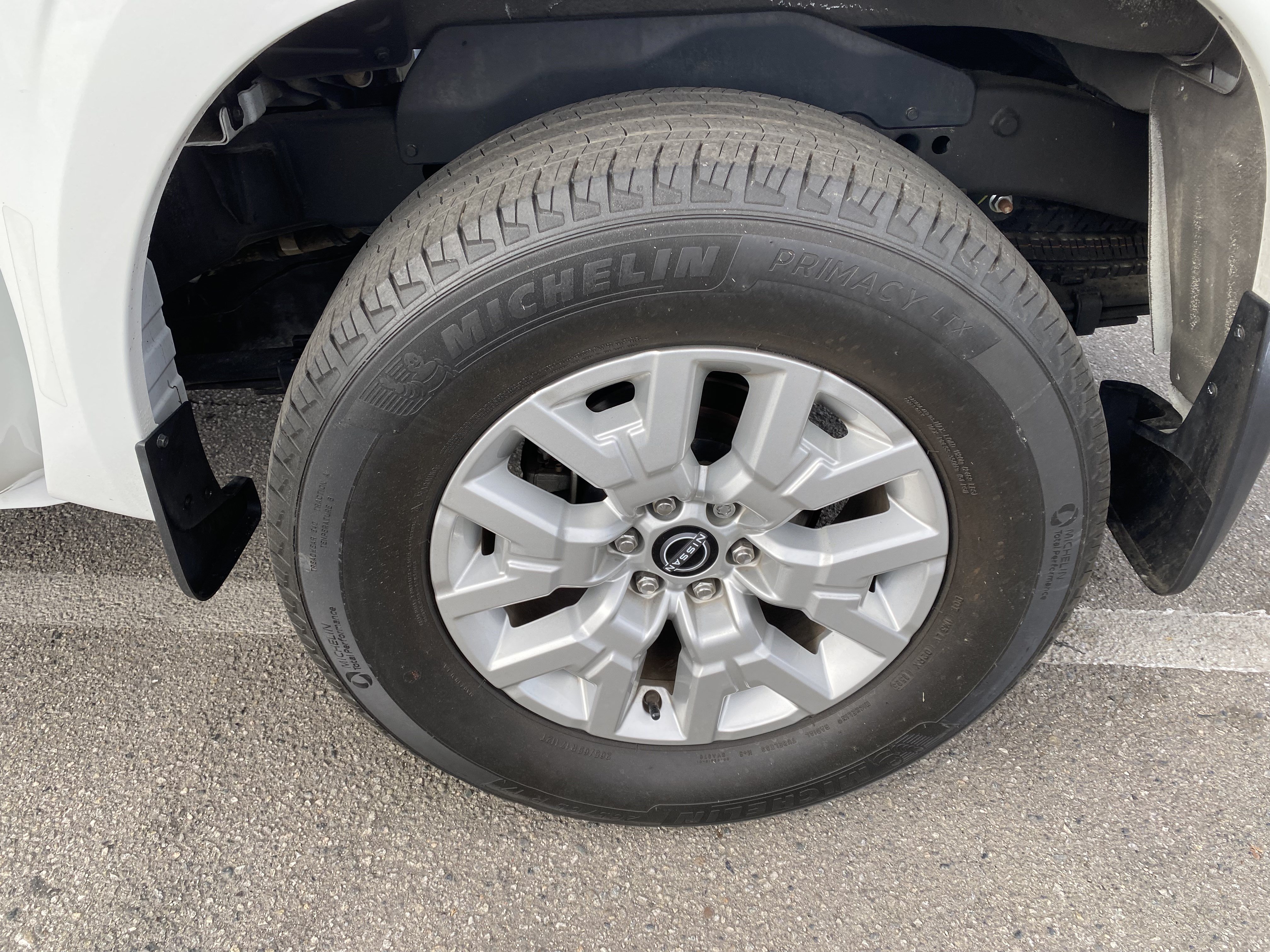Used 2023 Nissan Frontier SV w/ Graphics Package RWD image 13