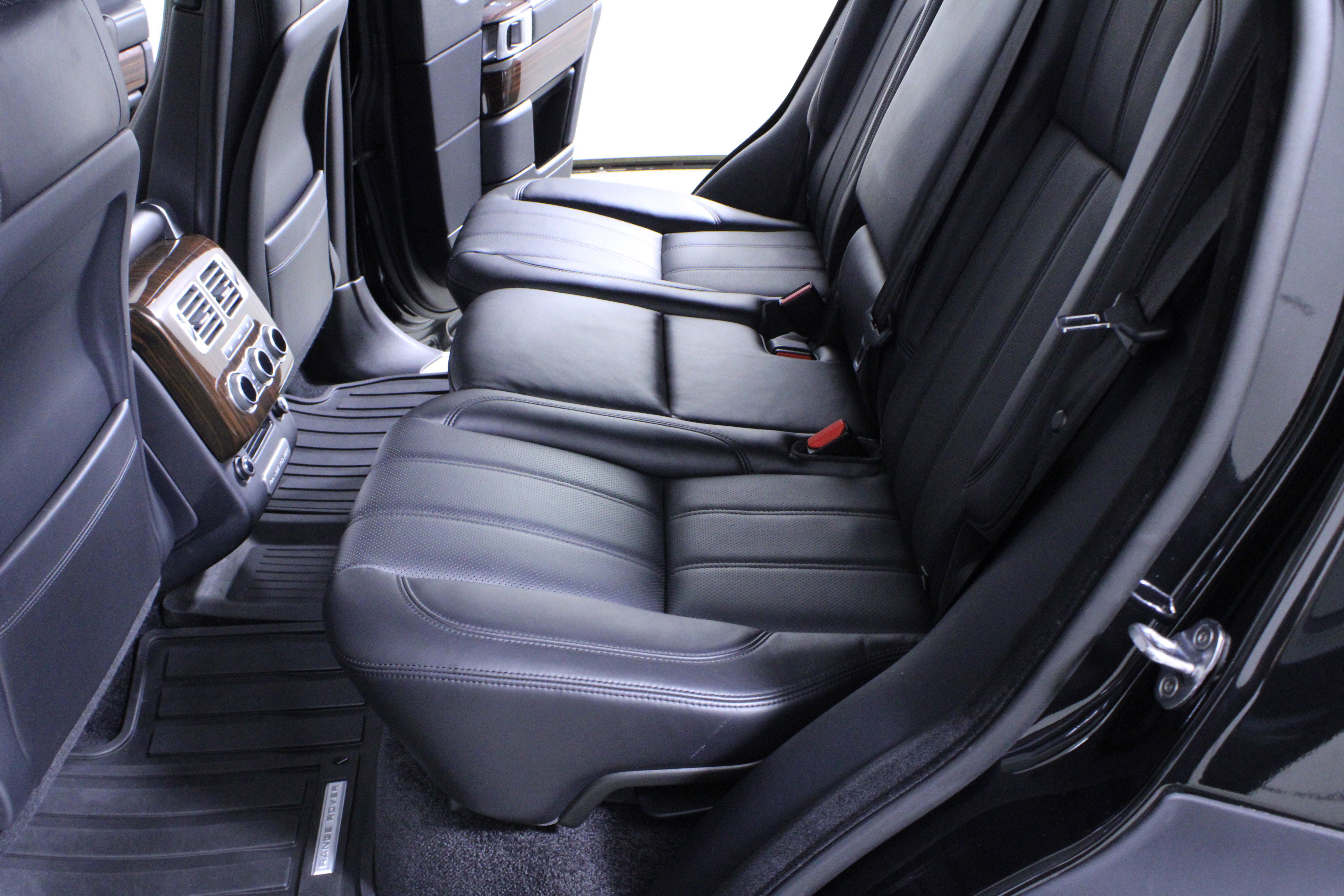 Used 2016 Land Rover Range Rover HSE image 13