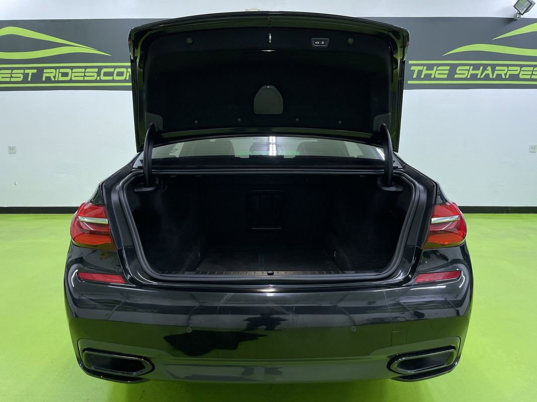 Used 2017 BMW 740i image 9