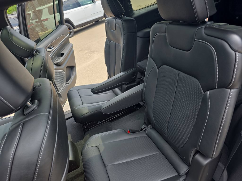 New 2026 Jeep Grand Cherokee L Limited AWD/4WD image 16