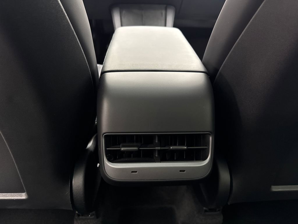 Used 2024 Tesla Model Y Long Range image 69