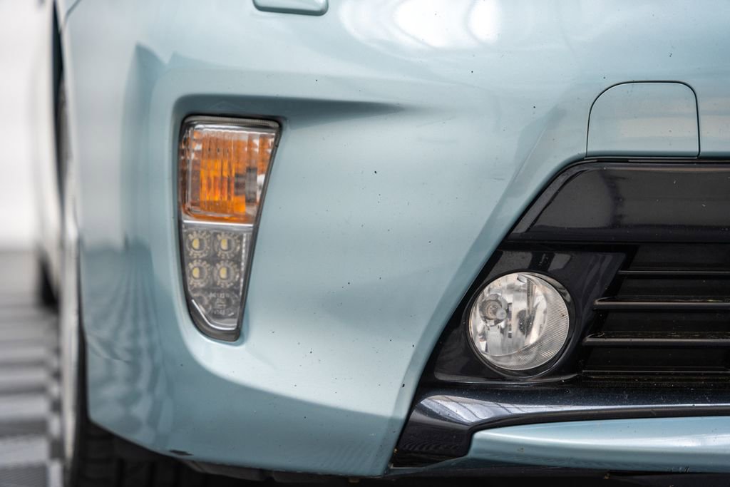 Used 2015 Toyota Prius Five FWD image 13