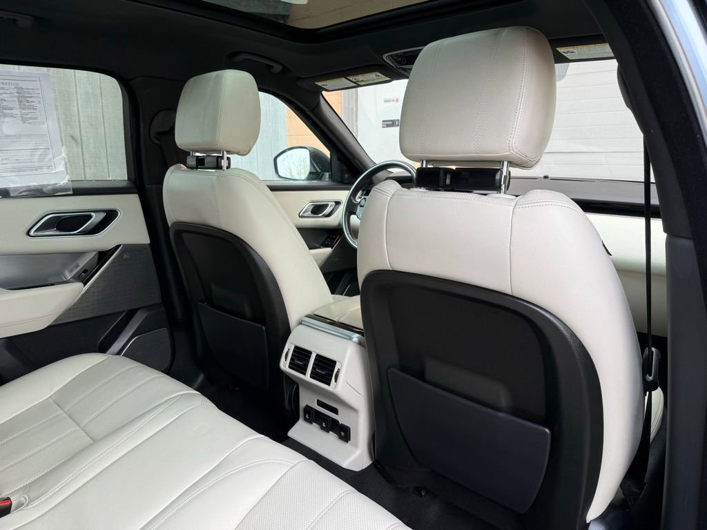Used 2019 Land Rover Range Rover Velar R-Dynamic SE image 19