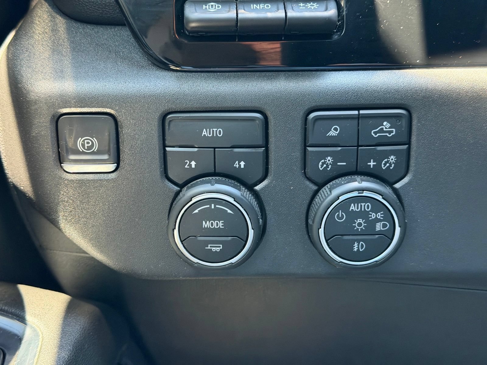 Used 2023 Chevrolet Silverado 1500 LTZ w/ Technology Package AWD/4WD image 19