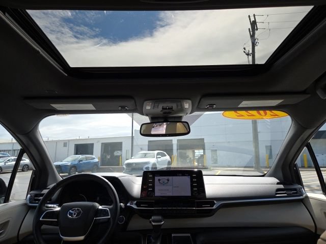 Used 2022 Toyota Sienna XLE FWD image 26