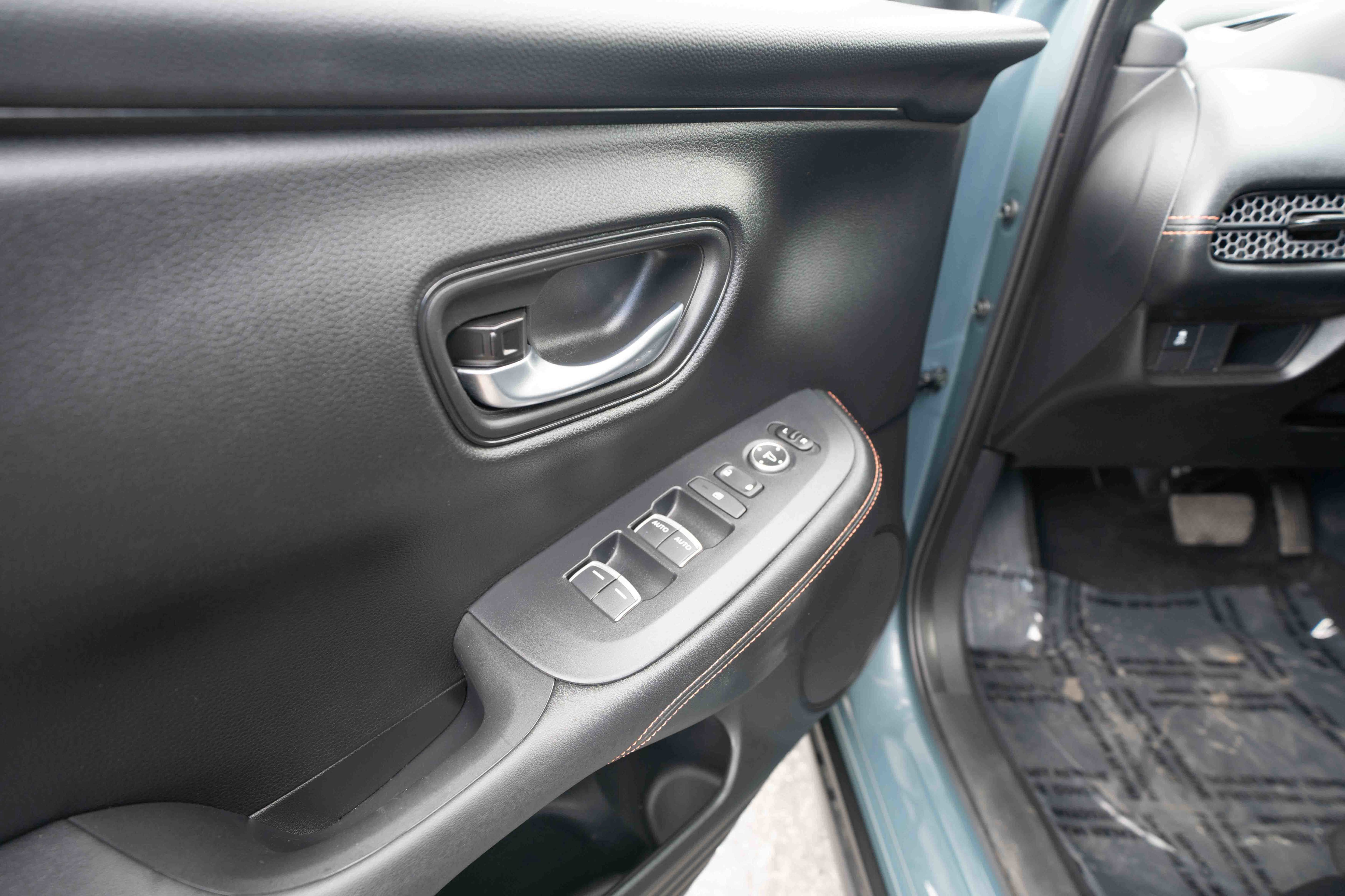 Certified 2024 Honda HR-V Sport image 7