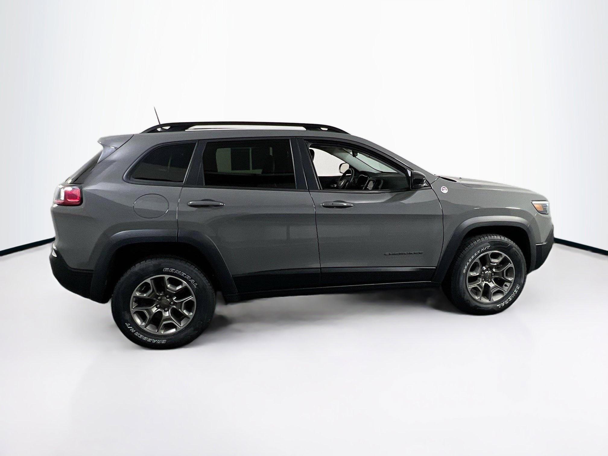 Used 2022 Jeep Cherokee Trailhawk image 4