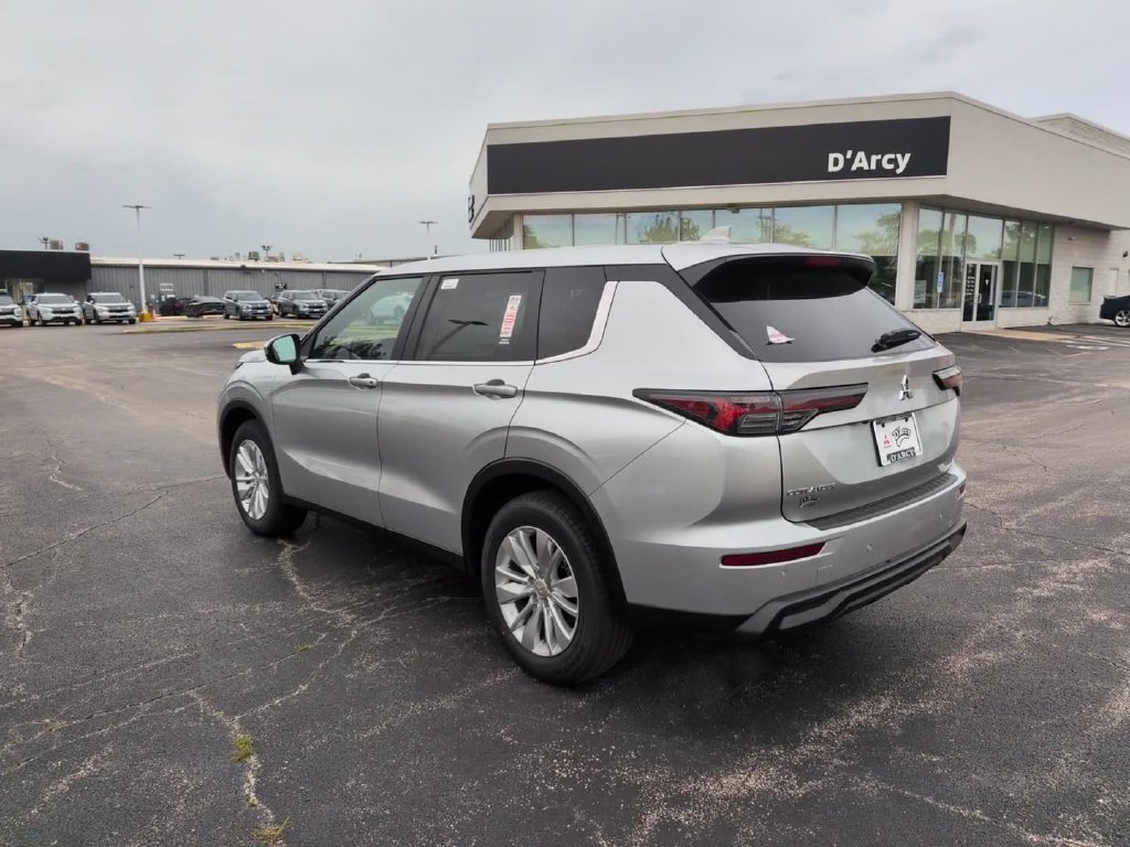 New 2026 Mitsubishi Outlander ES AWD/4WD image 12
