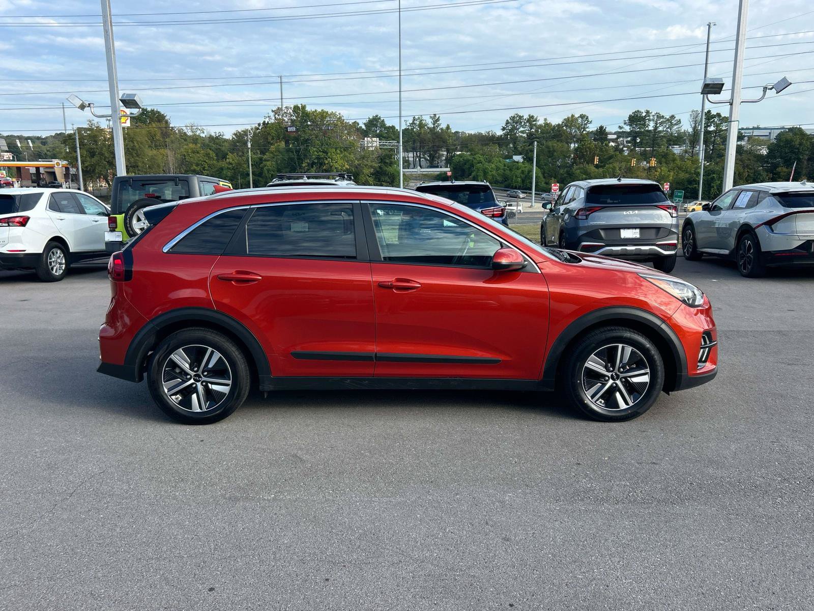 Used 2022 Kia Niro LXS FWD image 2