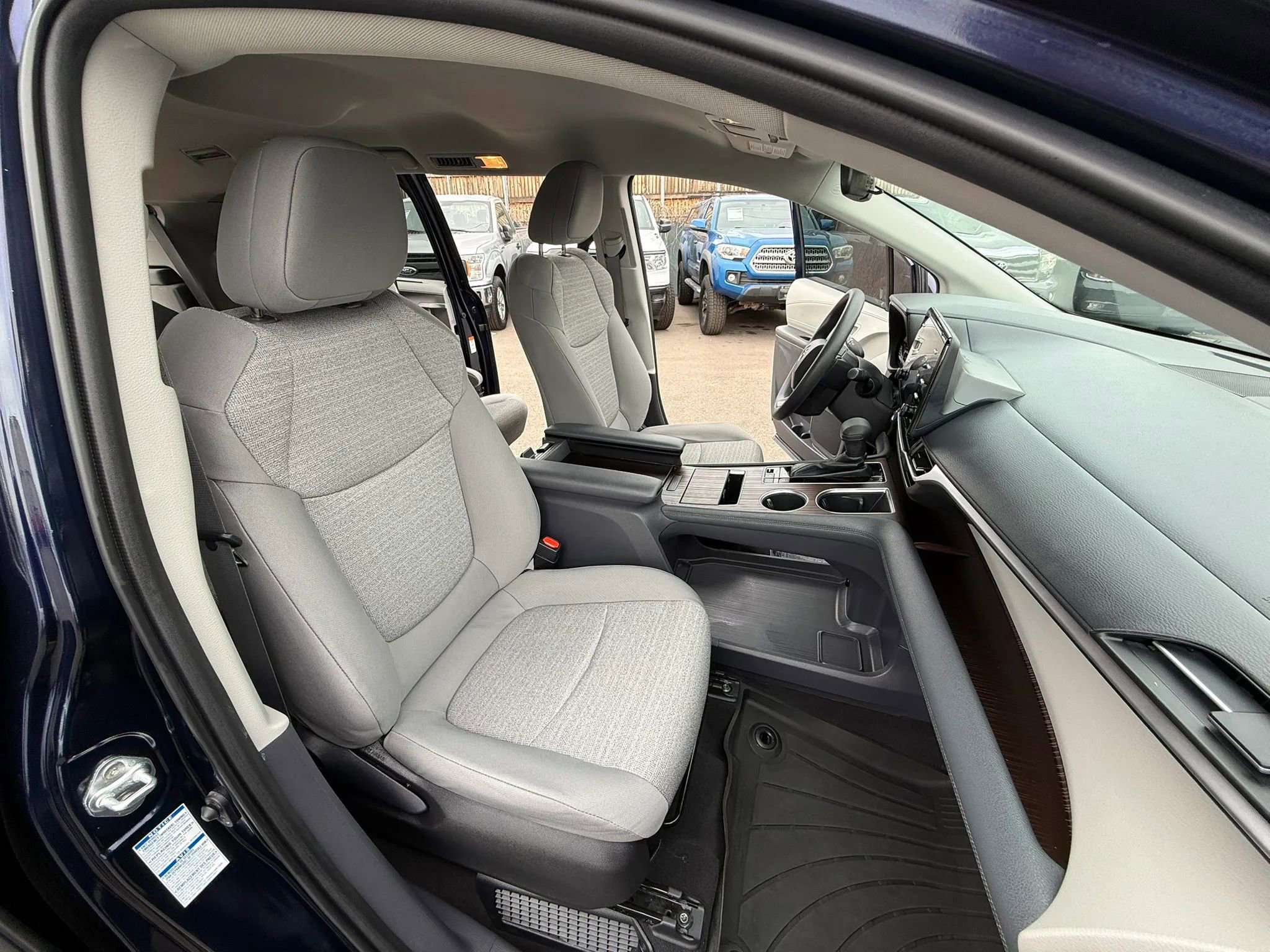 Used 2022 Toyota Sienna LE image 38