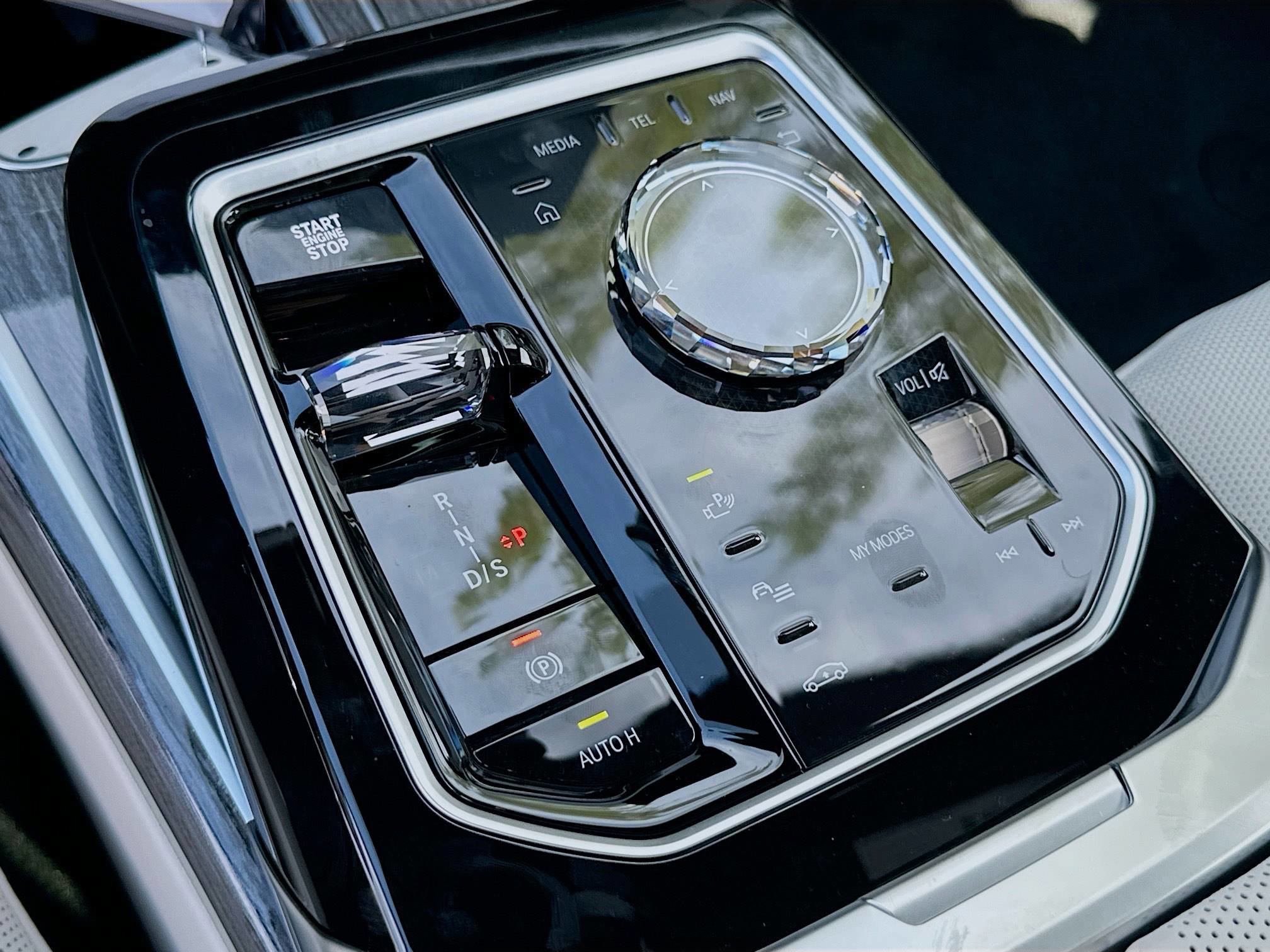 New 2026 BMW 750e xDrive image 14