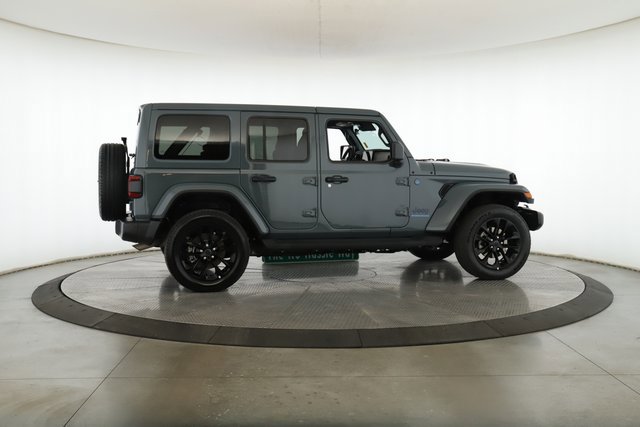 Used 2025 Jeep Wrangler Unlimited Sahara image 6