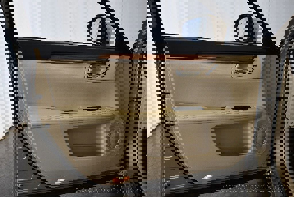 Used 2013 Lexus ES 300h image 11