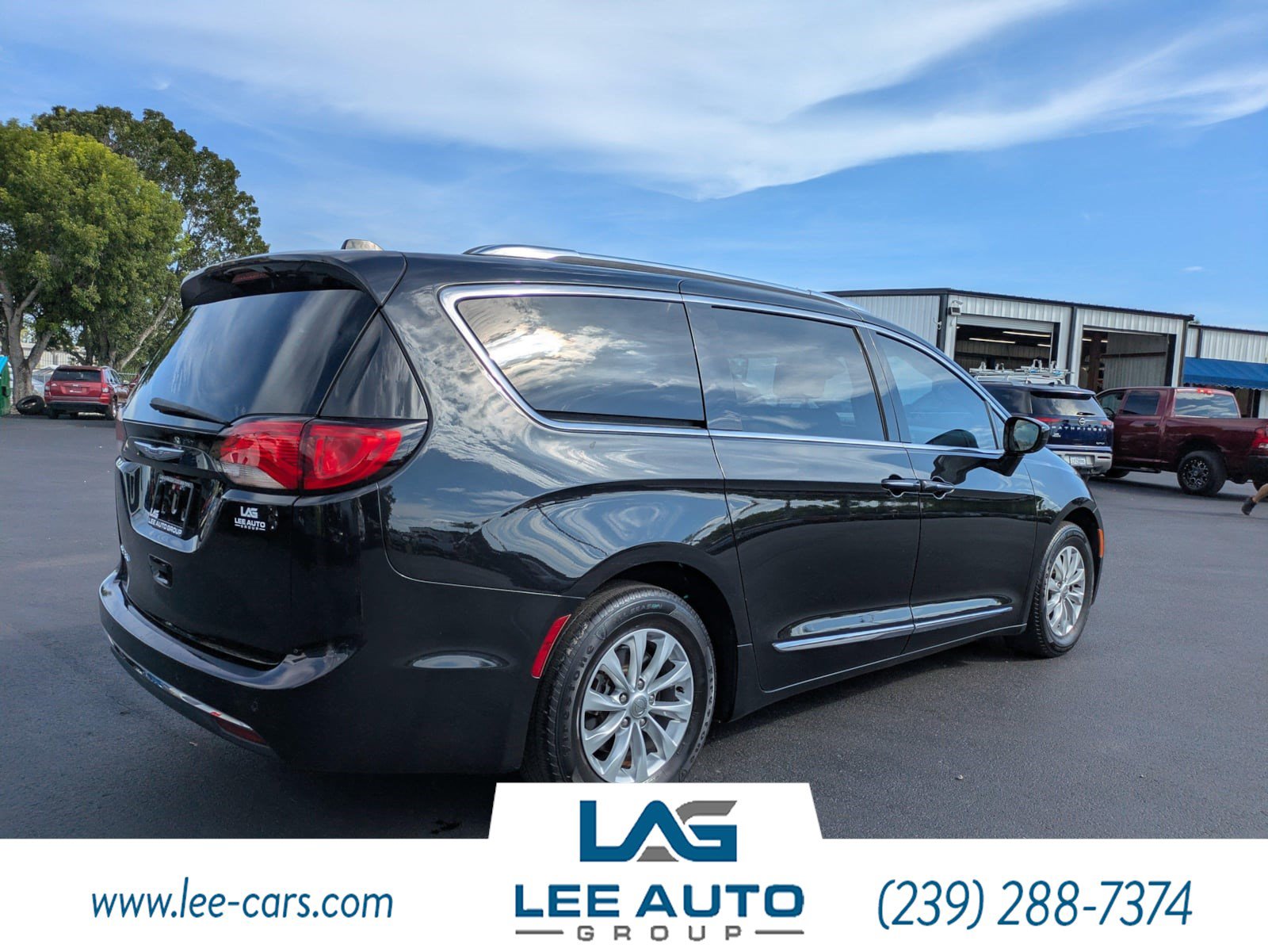 Used 2019 Chrysler Pacifica Touring-L FWD image 3