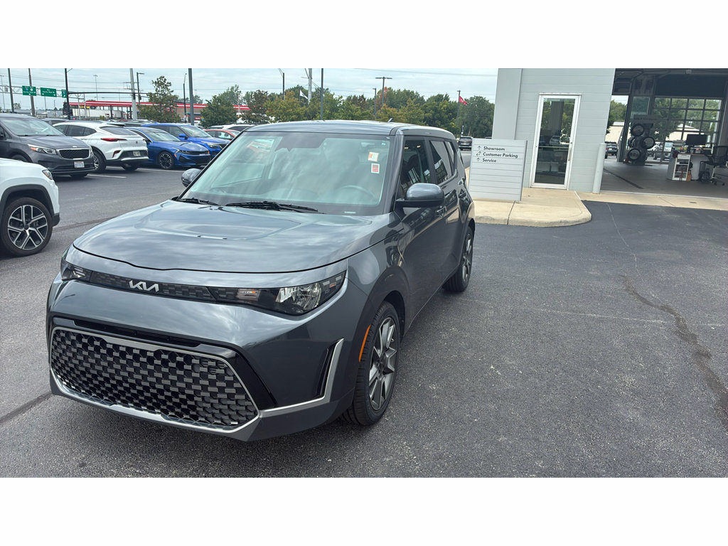 Used 2024 Kia Soul EX w/ Option Group 015 FWD image 3