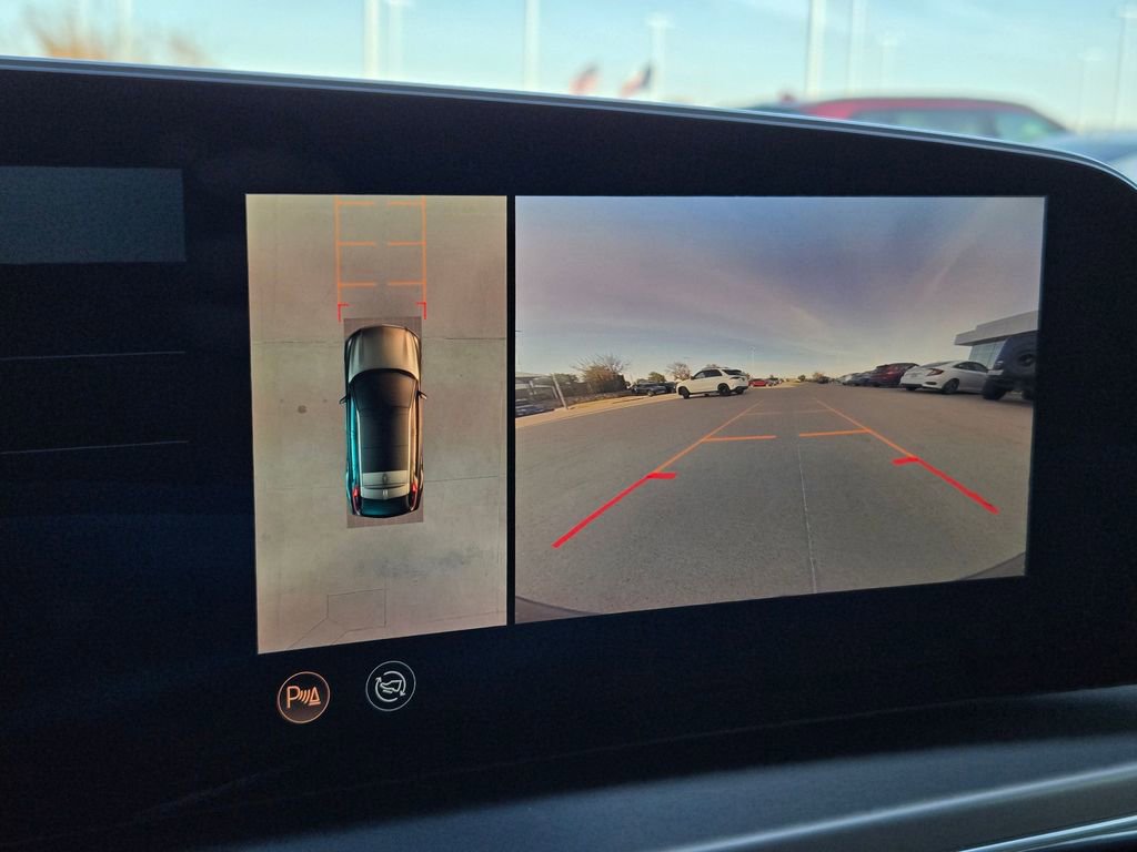 Certified 2024 Cadillac Lyriq Luxury w/ Nappa Leather Package image 19