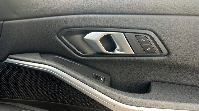 Used 2025 BMW 330i Sedan image 10