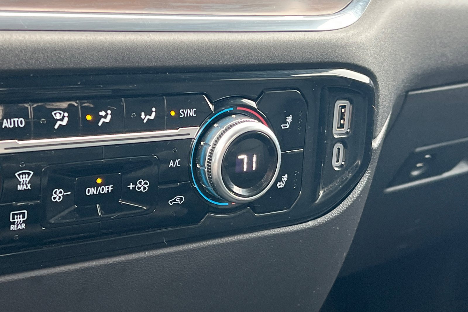 Used 2024 GMC Sierra 1500 SLT image 29