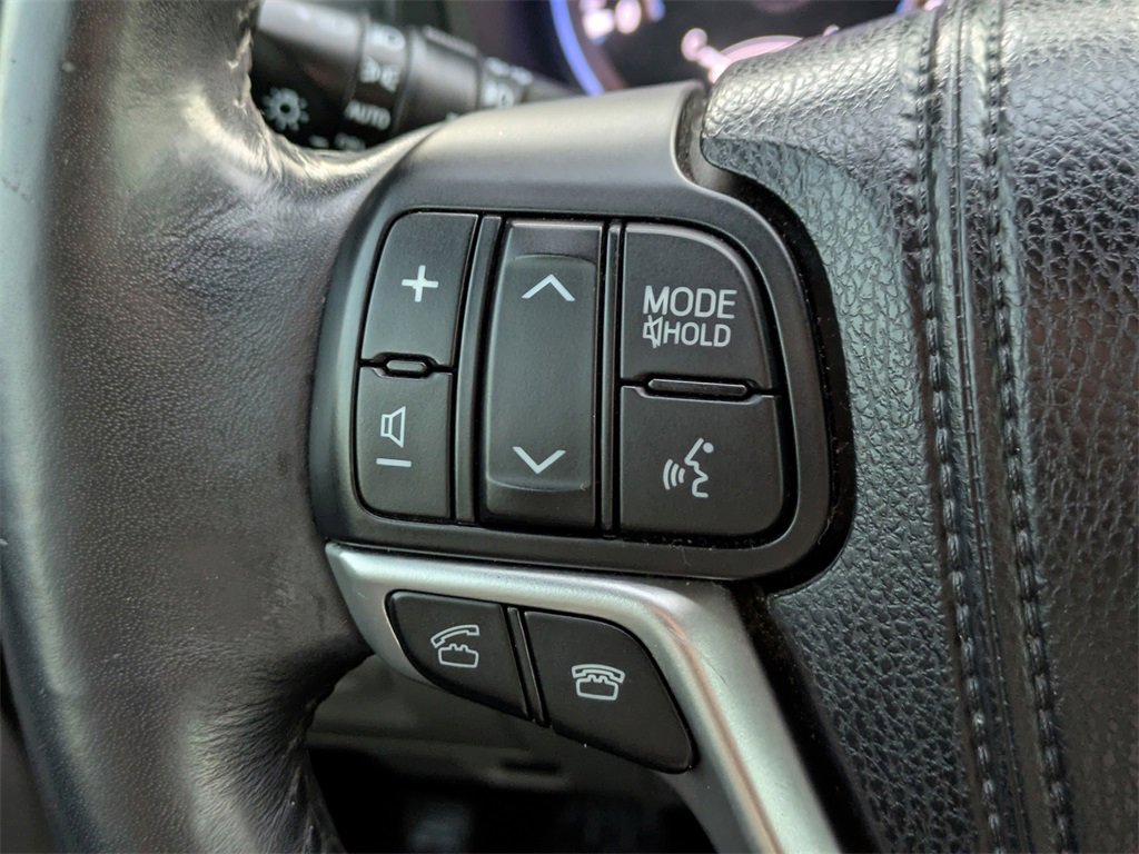 Used 2015 Toyota Highlander Limited Platinum image 29