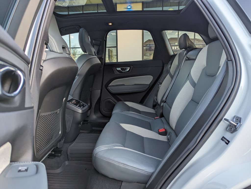 Used 2022 Volvo XC60 B5 R-Design w/ Advanced Package AWD/4WD image 39