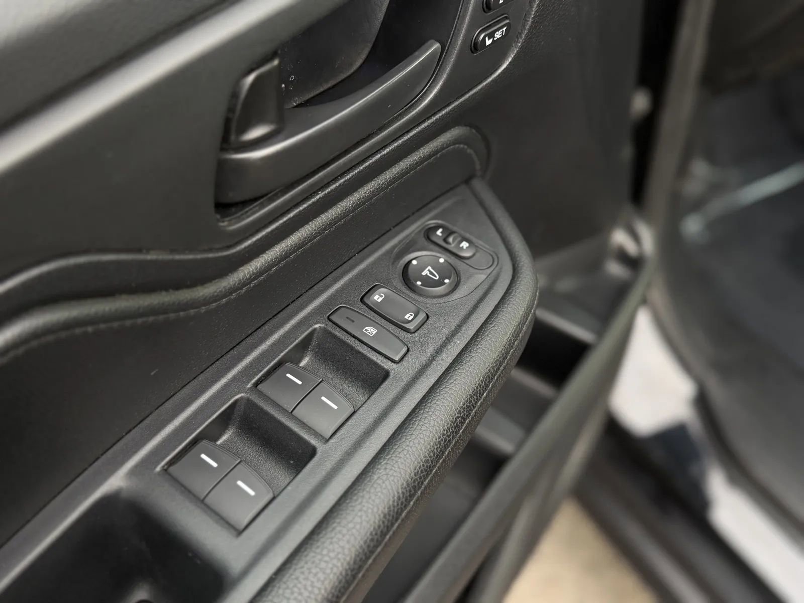 Used 2025 Honda Odyssey EX-L image 27