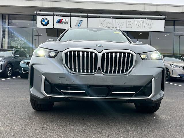 New 2026 BMW X5 xDrive40i w/ Premium Package AWD/4WD image 2