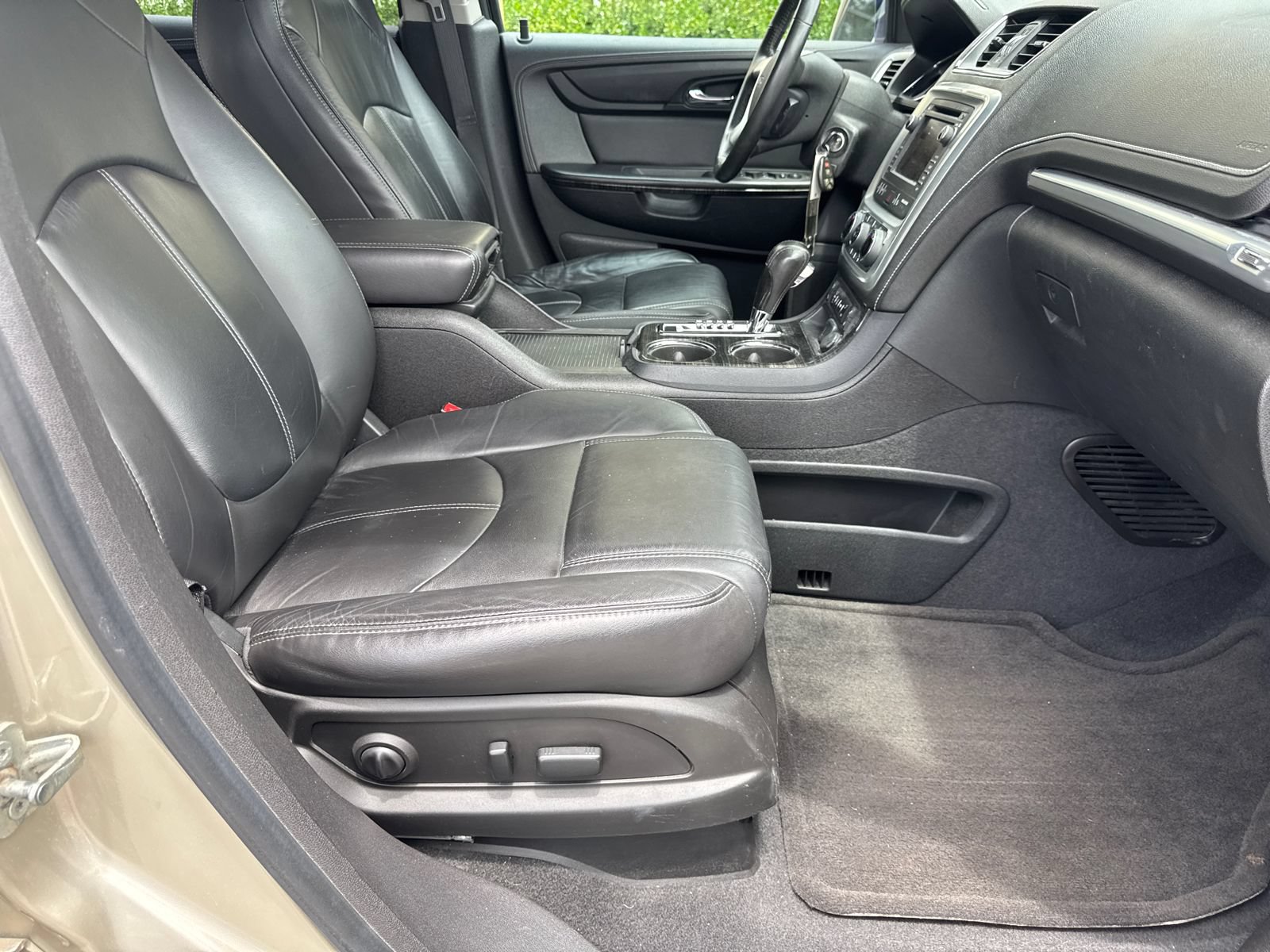 Used 2016 GMC Acadia SLT w/ Open Road Package FWD image 13