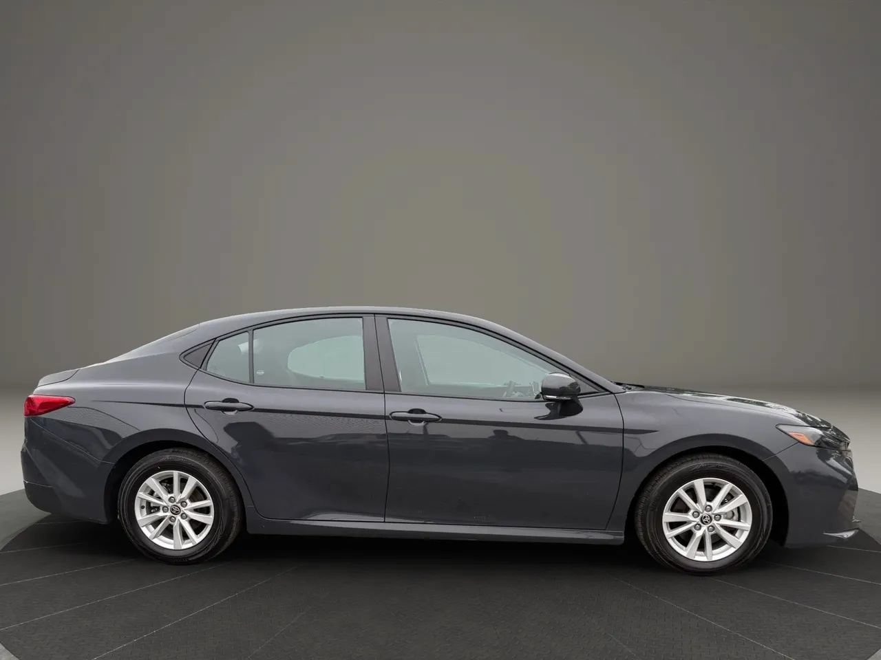 Used 2025 Toyota Camry LE FWD image 4