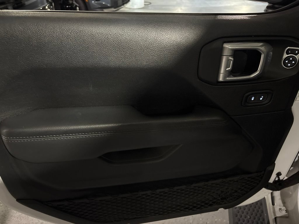 Used 2020 Jeep Wrangler Unlimited Sahara AWD/4WD image 12