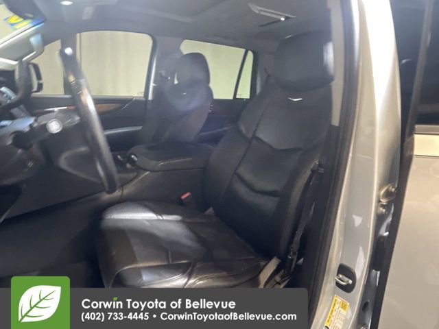 Used 2016 Cadillac Escalade Luxury image 12