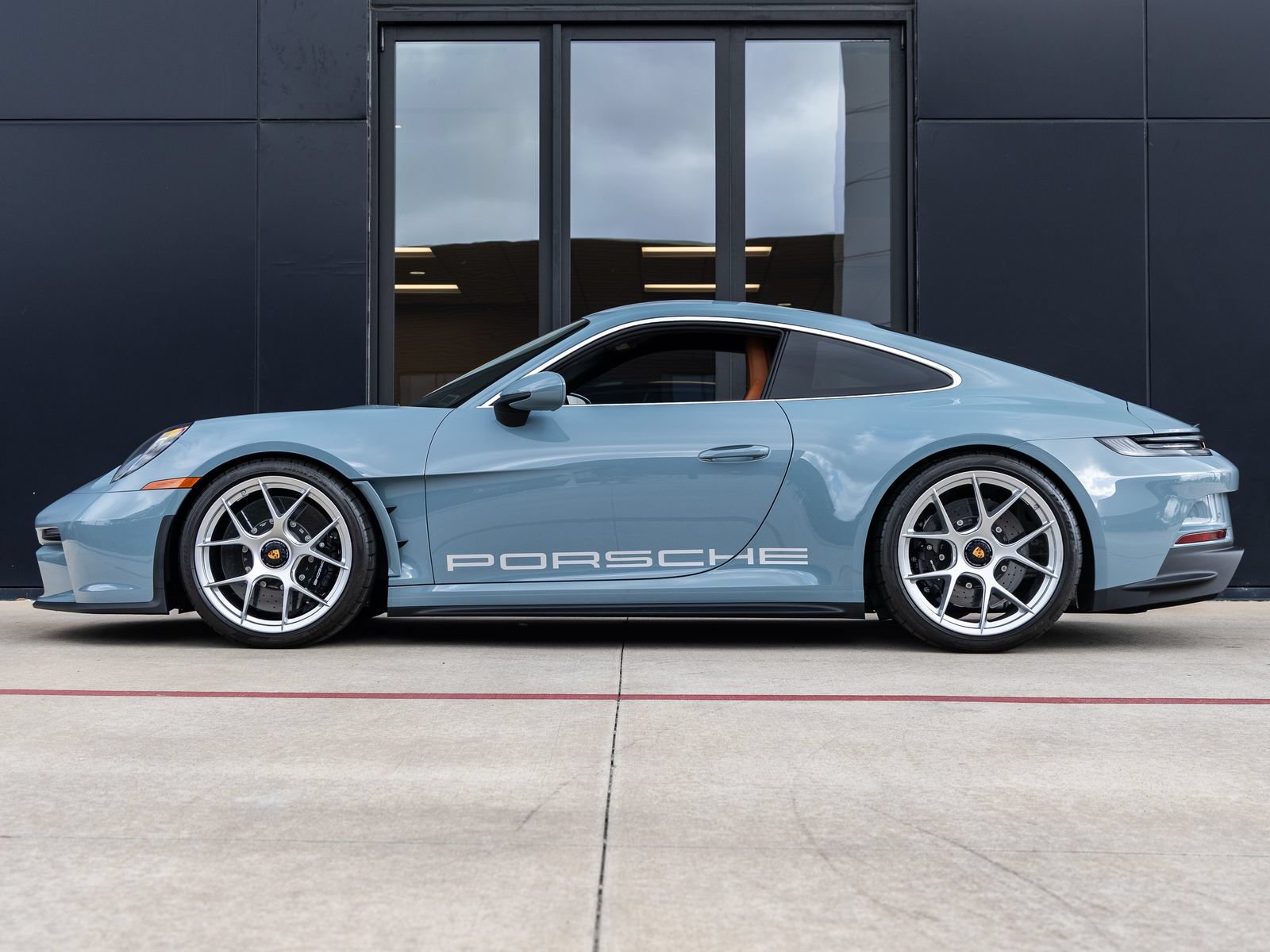 Used 2024 Porsche 911 GT3 RS RWD image 2