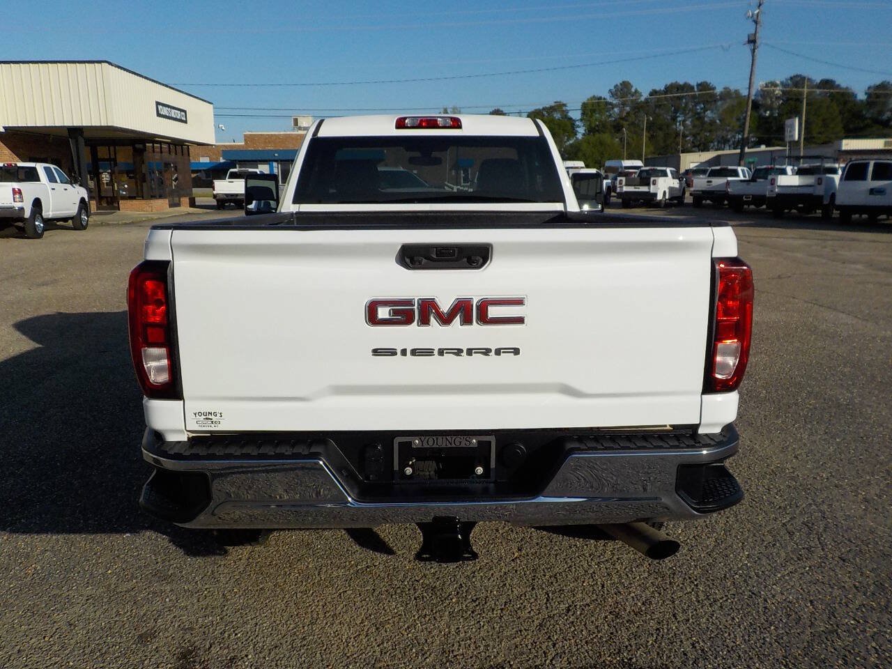 Used 2022 GMC Sierra 2500 Pro w/ Convenience Package AWD/4WD image 4