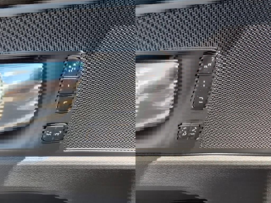 Used 2024 Volvo XC60 B5 Plus image 16