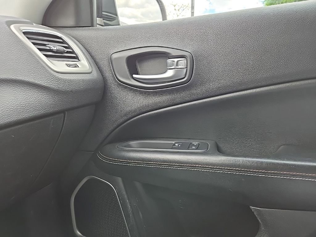 Used 2019 Jeep Compass Latitude w/ Popular Equipment Group AWD/4WD image 24