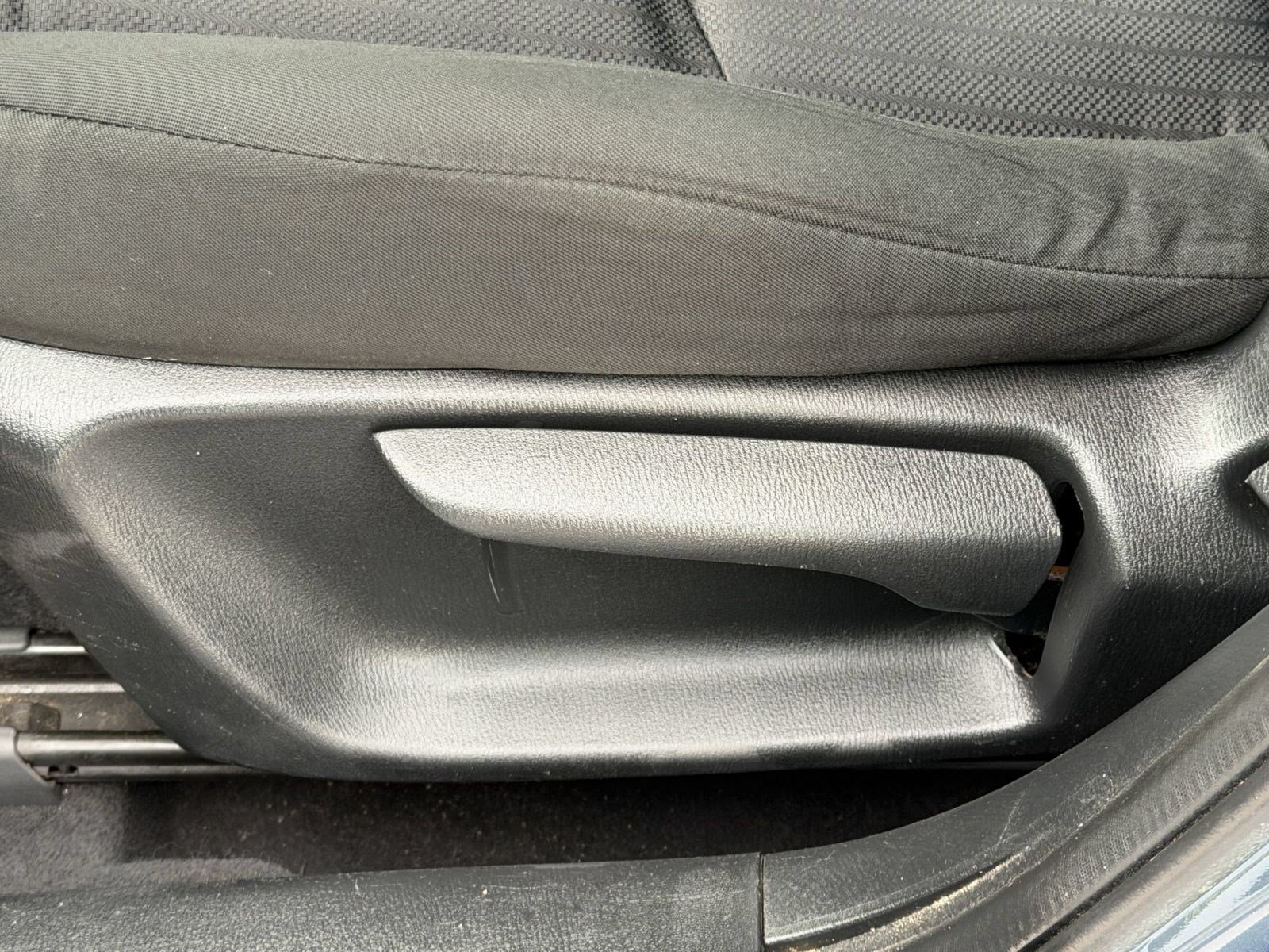 Used 2015 MAZDA MAZDA3 i Sport FWD image 13