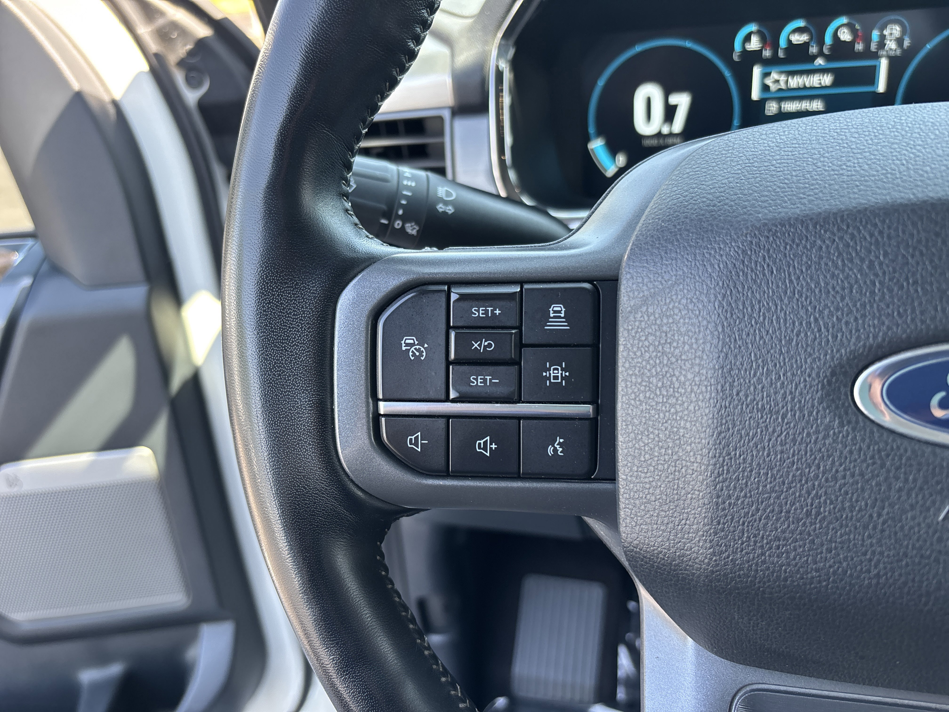 Used 2022 Ford F150 Lariat AWD/4WD image 14