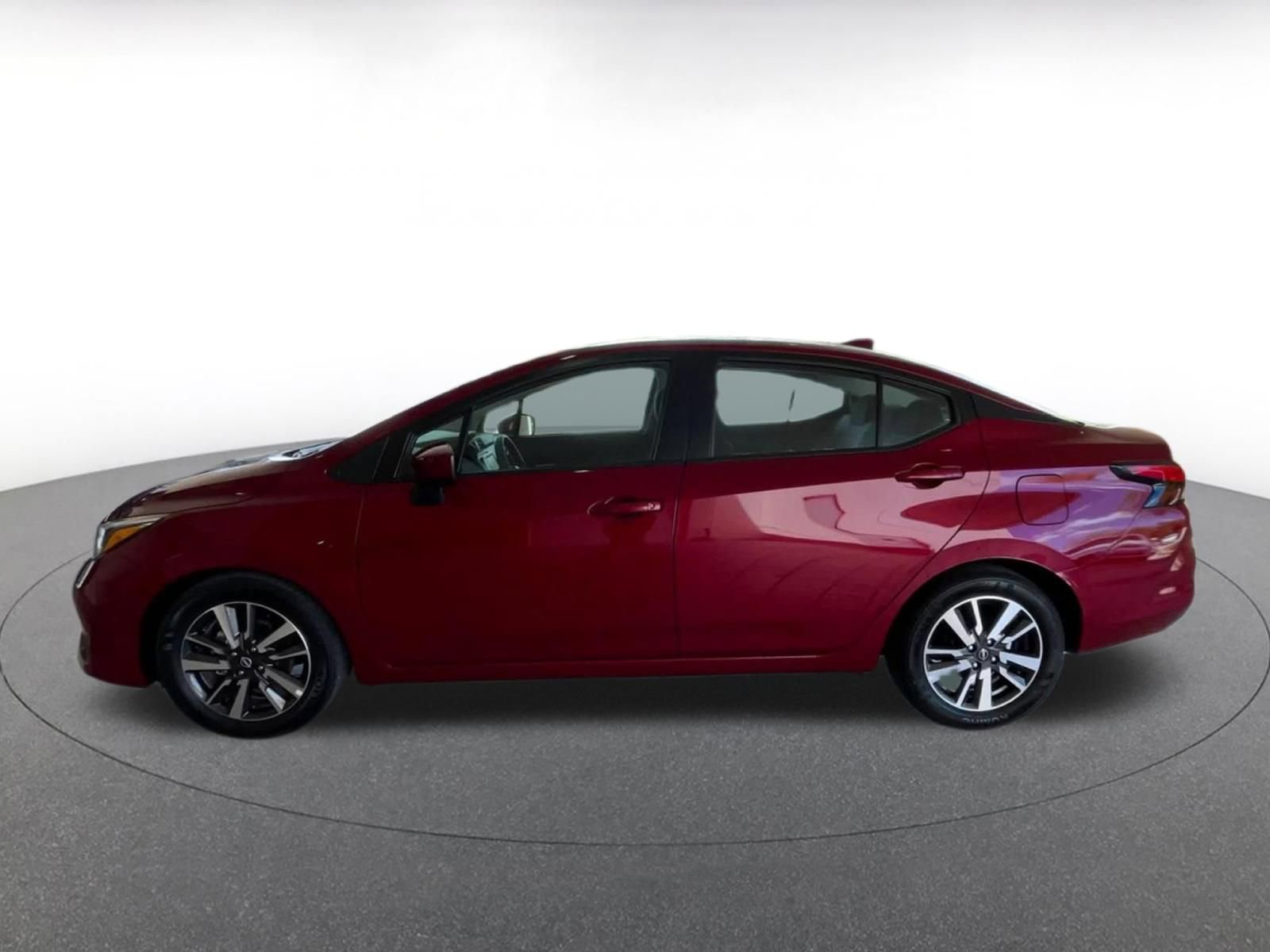 Used 2025 Nissan Versa SV image 8