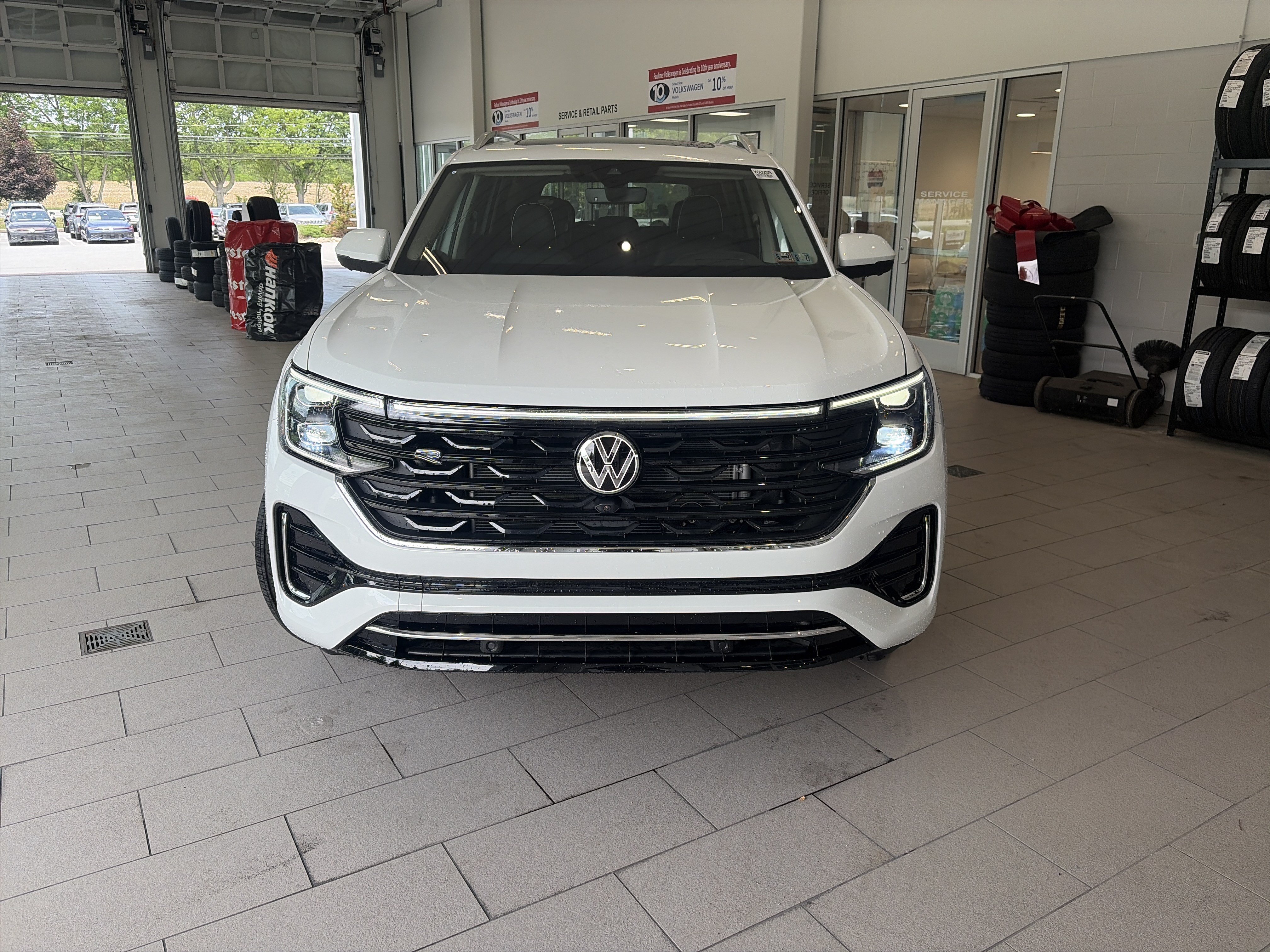 New 2026 Volkswagen Atlas SEL Premium R-Line AWD/4WD image 2