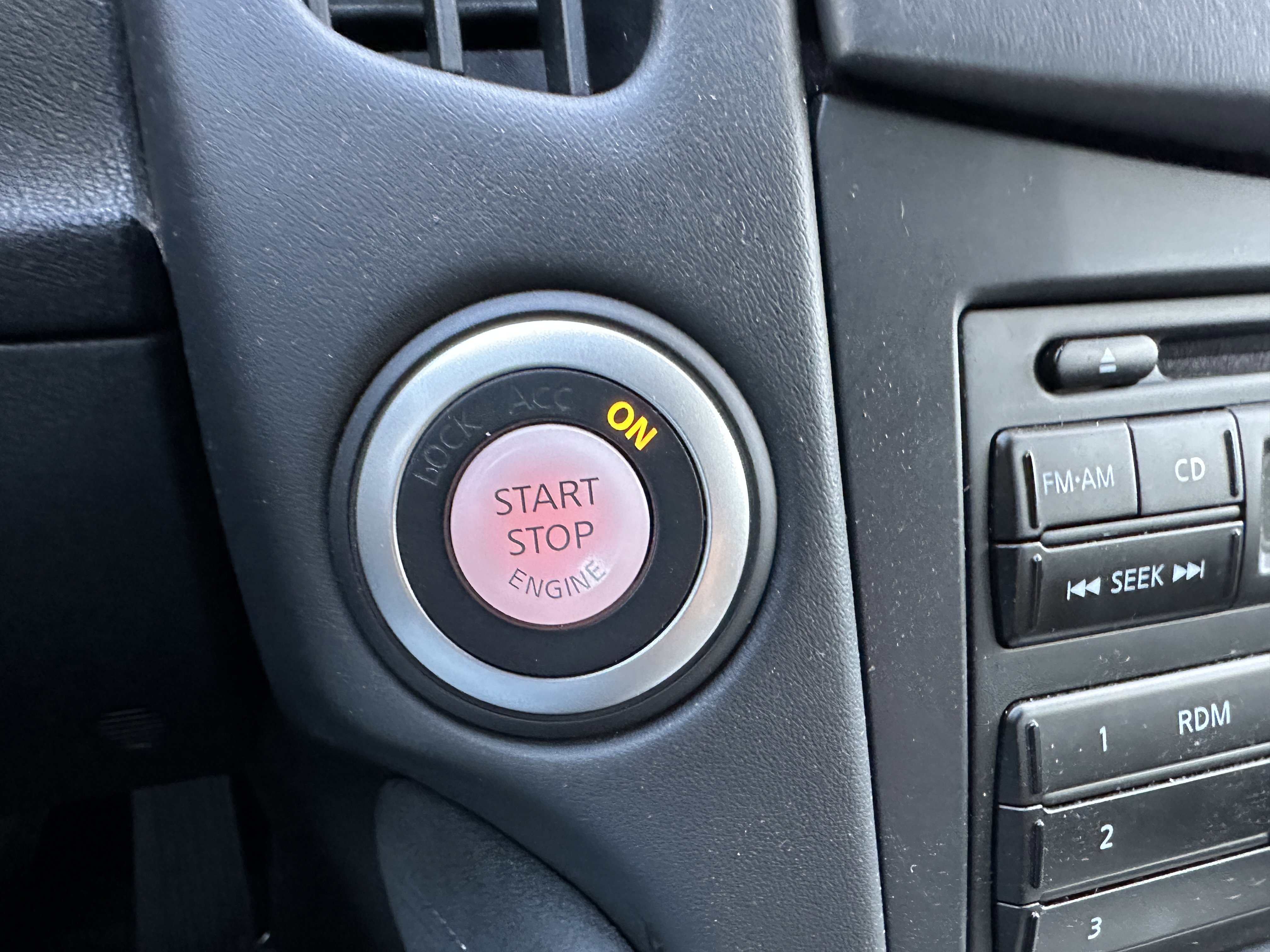 Used 2014 Nissan 370Z Roadster image 32